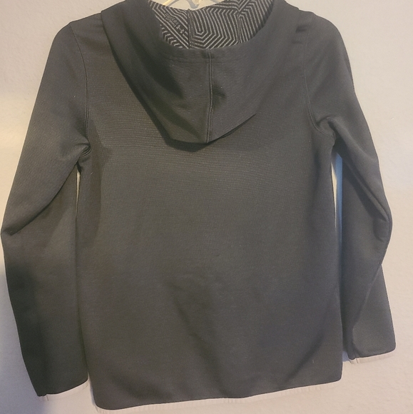 YM Under Armour pullover hoody. - Picture 2 of 3